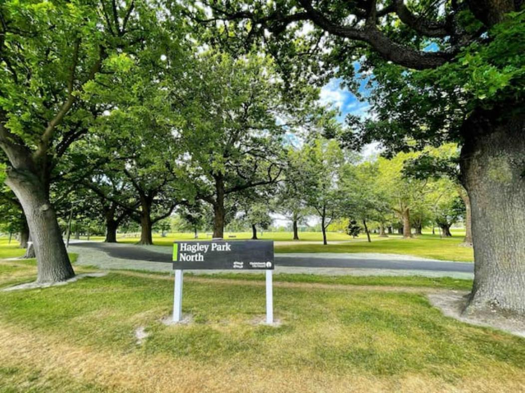 Modern 2 Bedroom By Hagley Park *