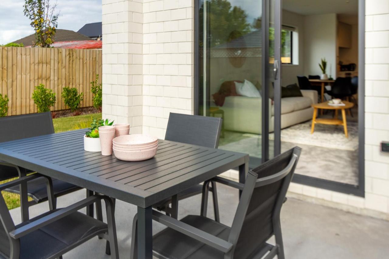Riccarton 2 Bed 1 Bath W/garage Apartment