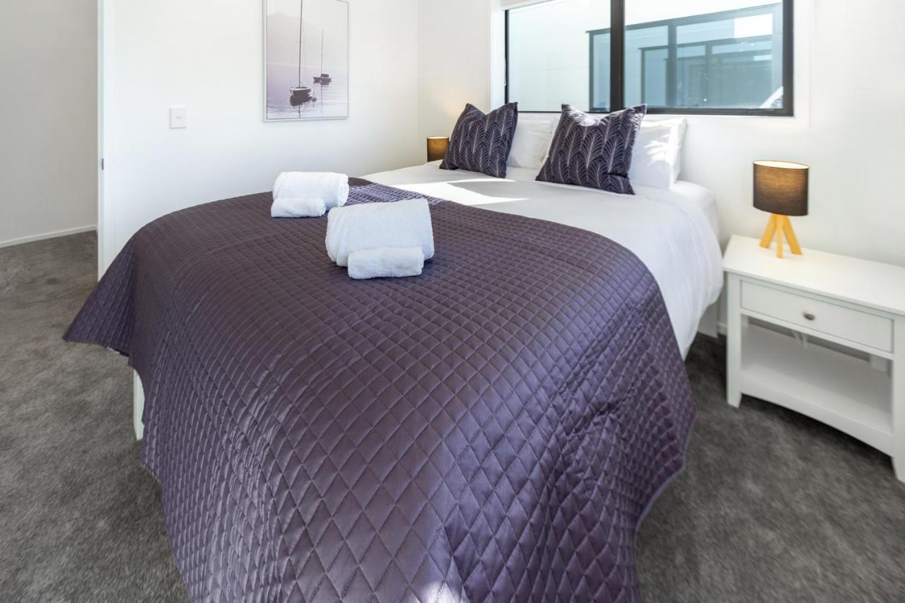 Apartment Awaits 2 Bed 2 Bath With Carpark