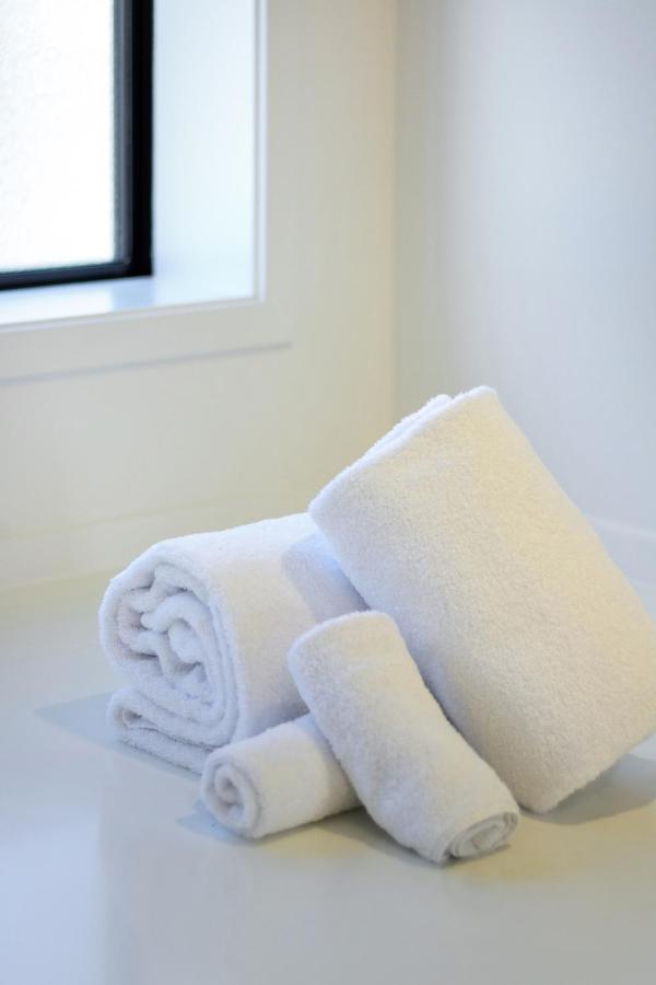 Awaits 2 Bed 2 Bath With Carpark Apartment