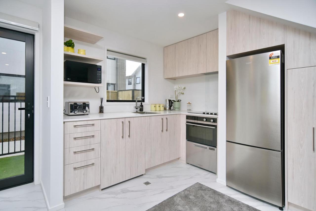 Sea Air And Sandy Beach, Beautiful 1 Bed 1 Bath Apartment