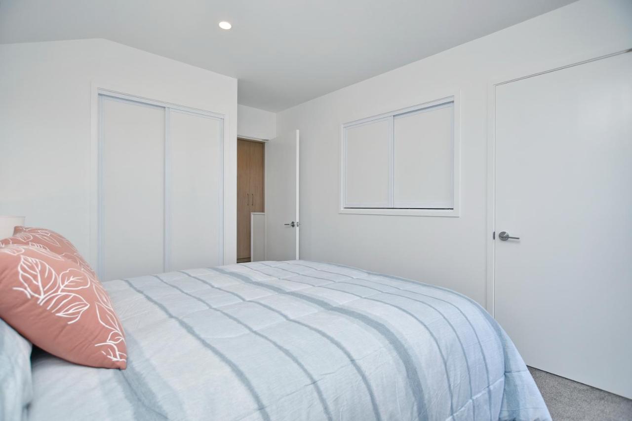 Sea Air And Sandy Beach, Beautiful 1 Bed 1 Bath Apartment