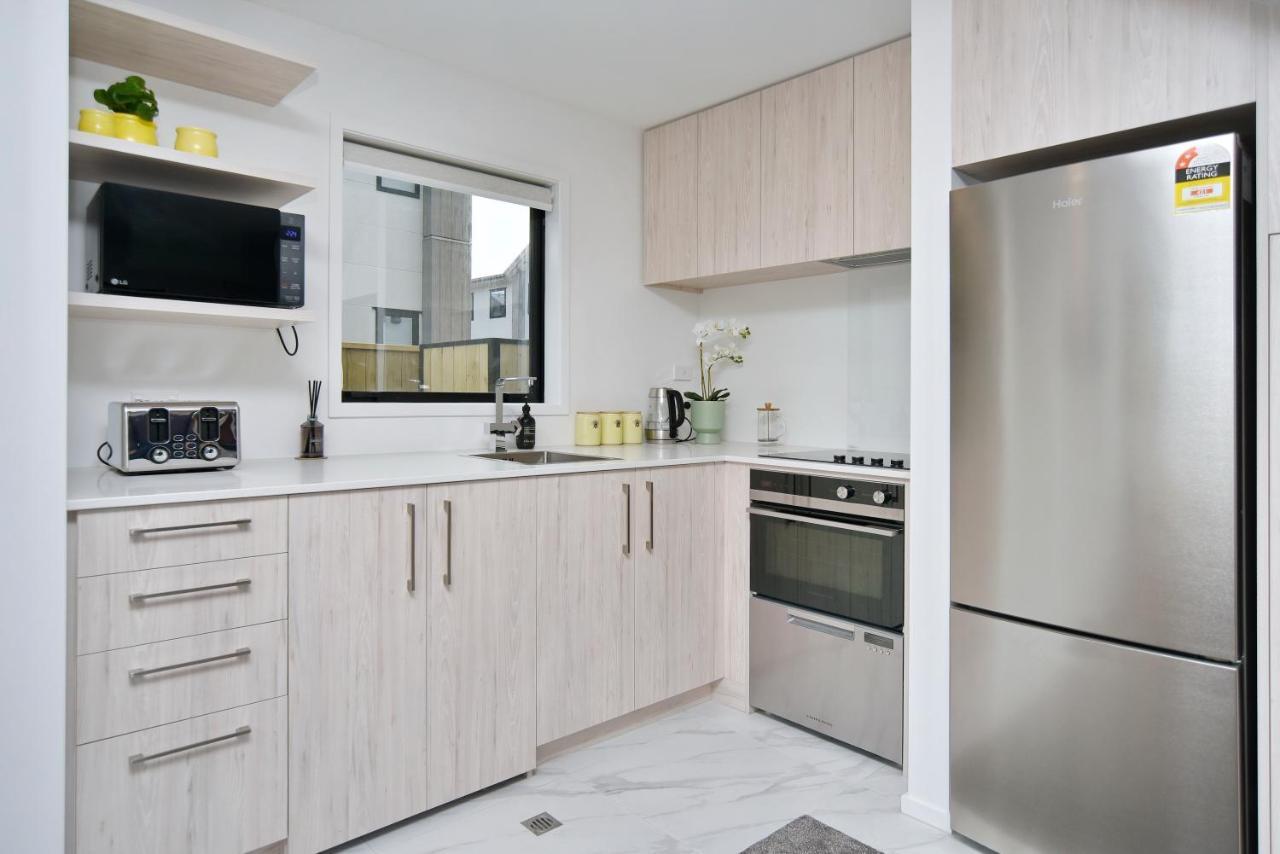 Sea Air And Sandy Beach, Beautiful 1 Bed 1 Bath *