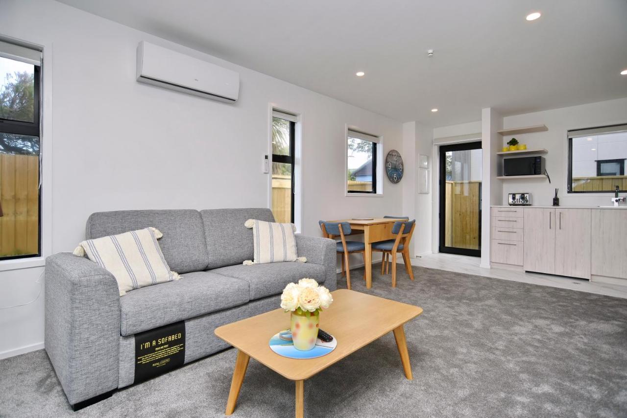 Sea Air And Sandy Beach, Beautiful 1 Bed 1 Bath Apartment *