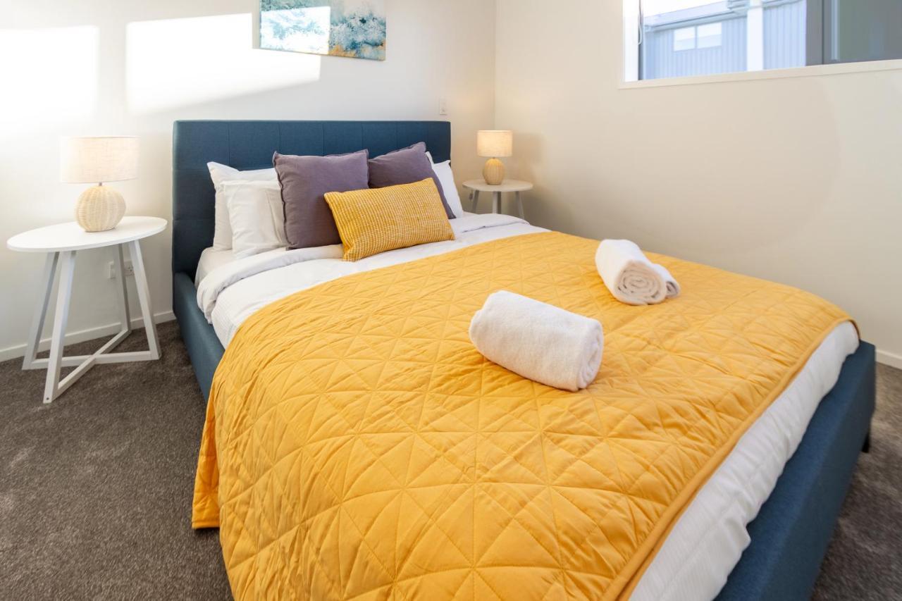 Urban Park Escape 2 Bed 2 Bath W/carpark Apartment