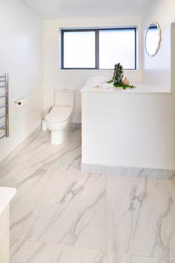 Urban Park Escape 2 Bed 2 Bath W/carpark * Christchurch