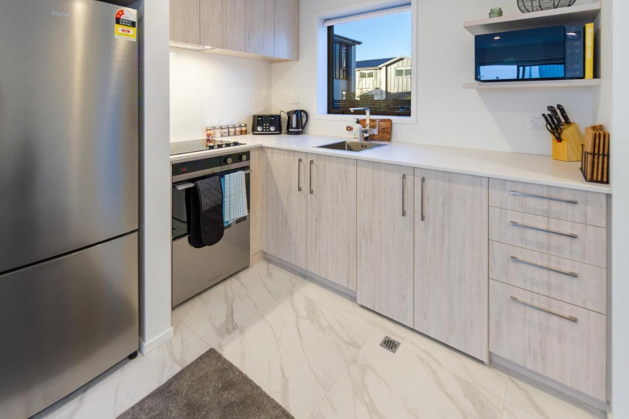 Urban Park Escape 2 Bed 2 Bath W/carpark Apartment Christchurch