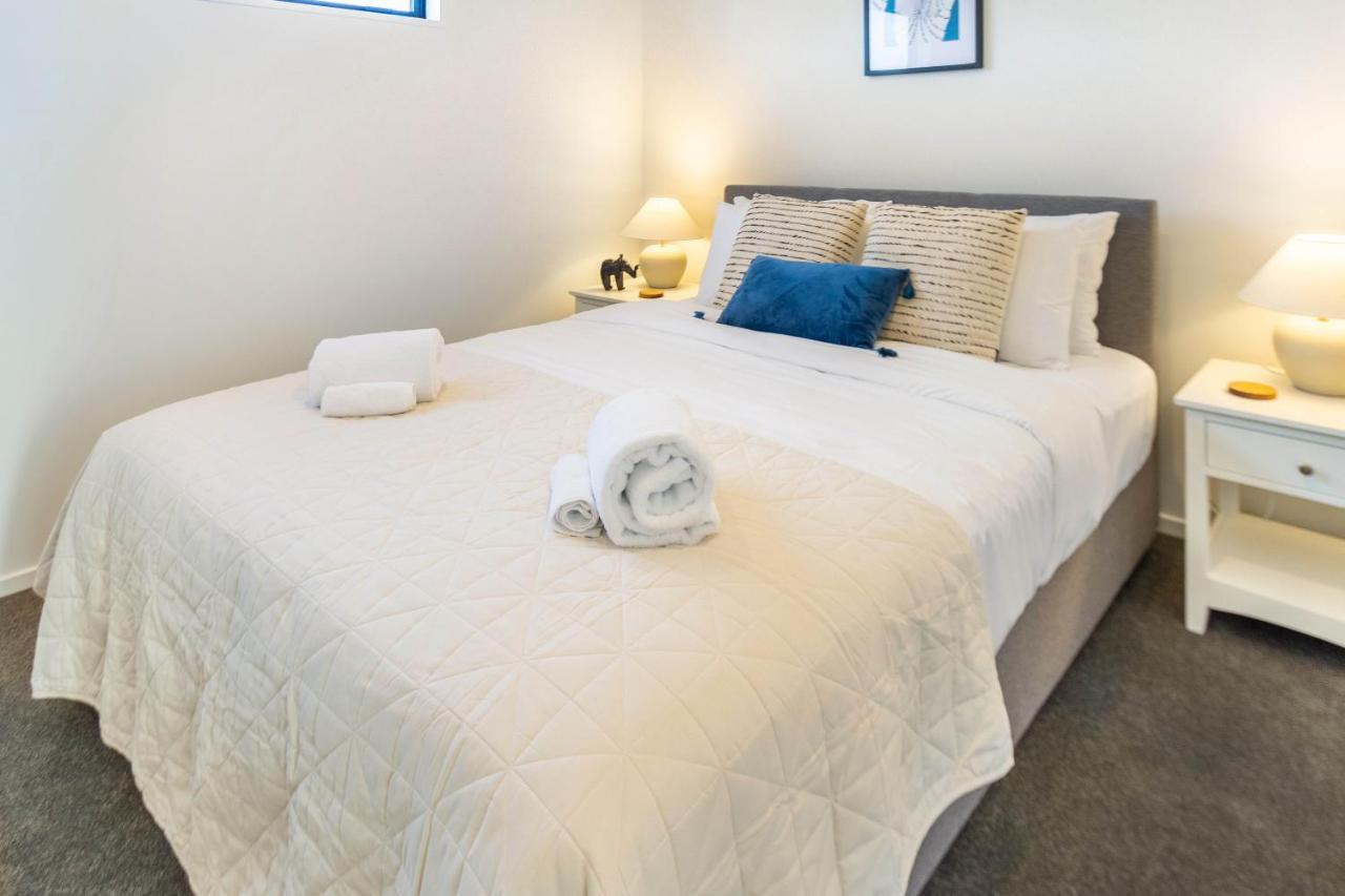 Cozy 3 Bedroom Near Hagley Park W/garage Apartment *