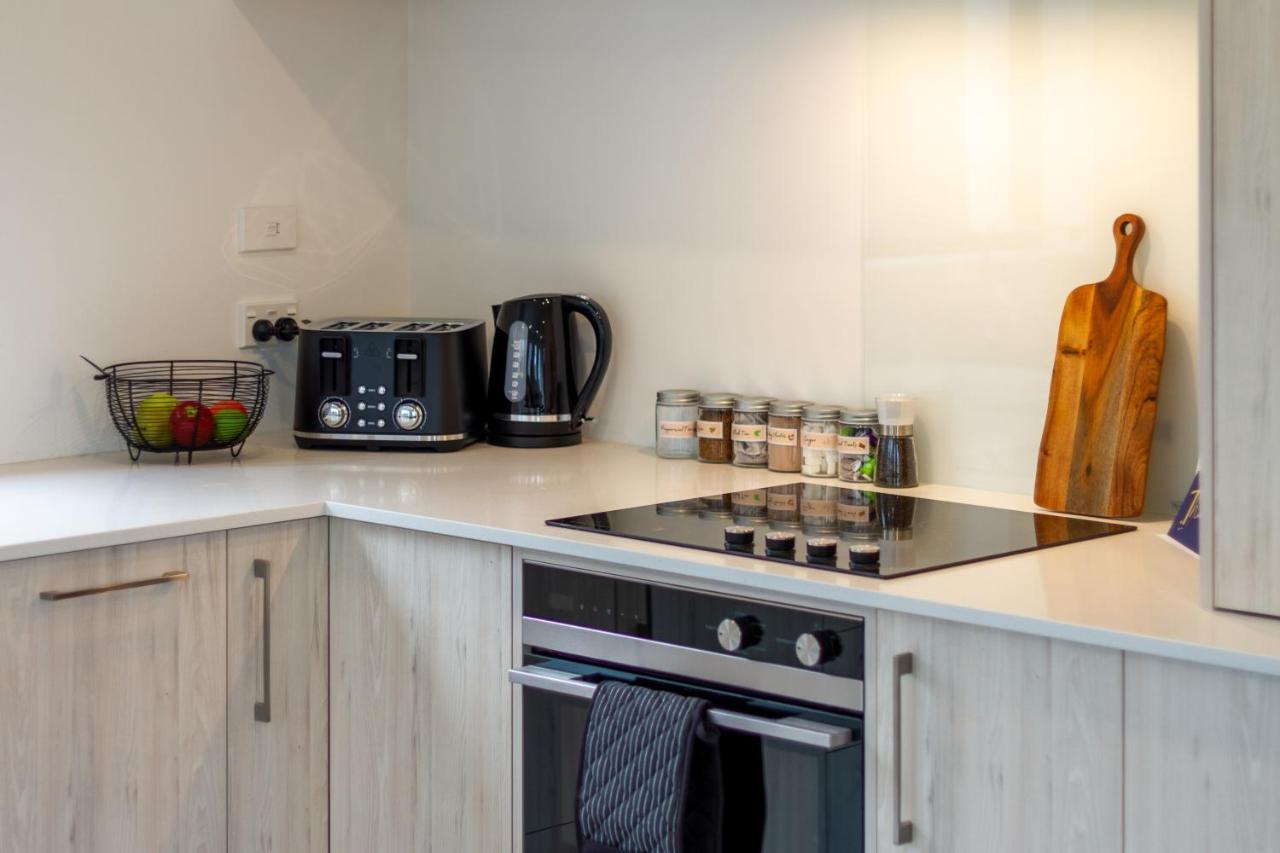 Peaceful Park View Townhouse 2 Bed W/carpark * Christchurch