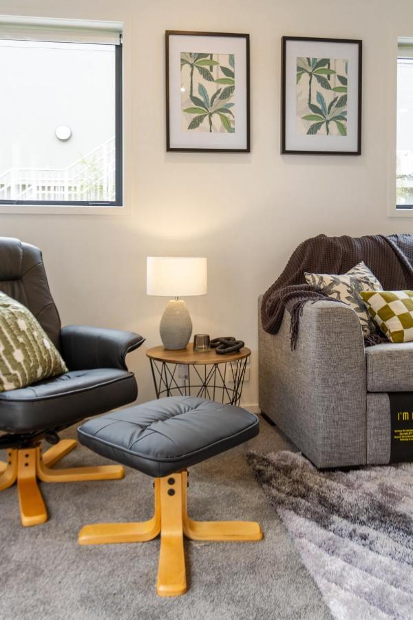 Peaceful Park View Townhouse 2 Bed W/carpark Apartment Christchurch