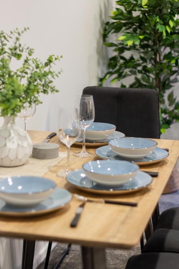 Chic Cbd Townhouse 2 Bed 2 Bath Apartment