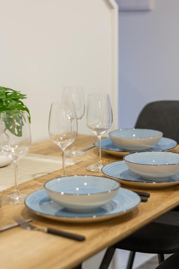 Modern City Living By Latimer Square, Cathedral Apartment