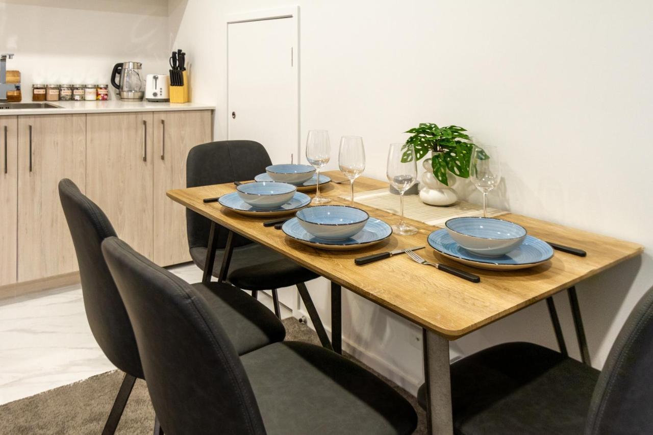 Modern City Living By Latimer Square, Cathedral *