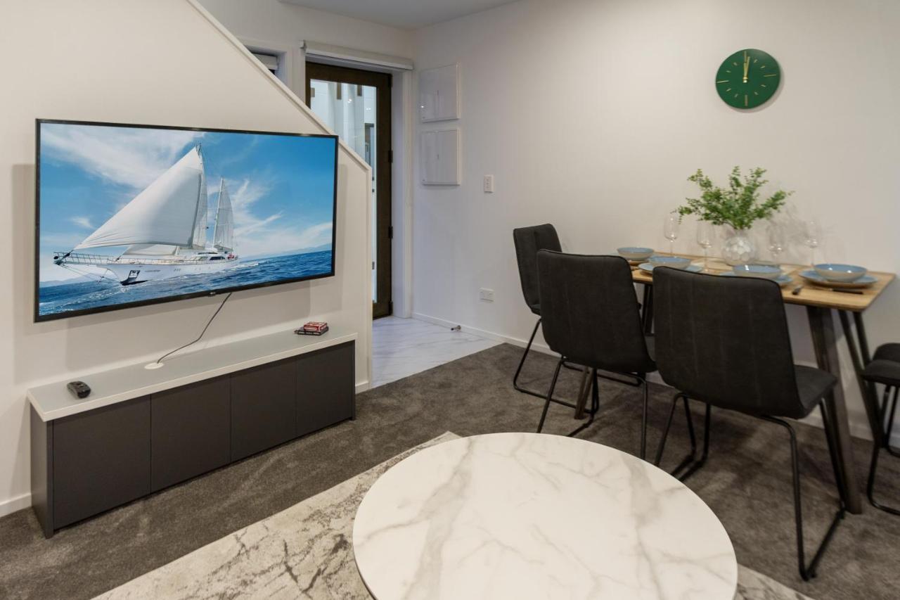 Chic Cbd Townhouse 2 Bed 2 Bath *