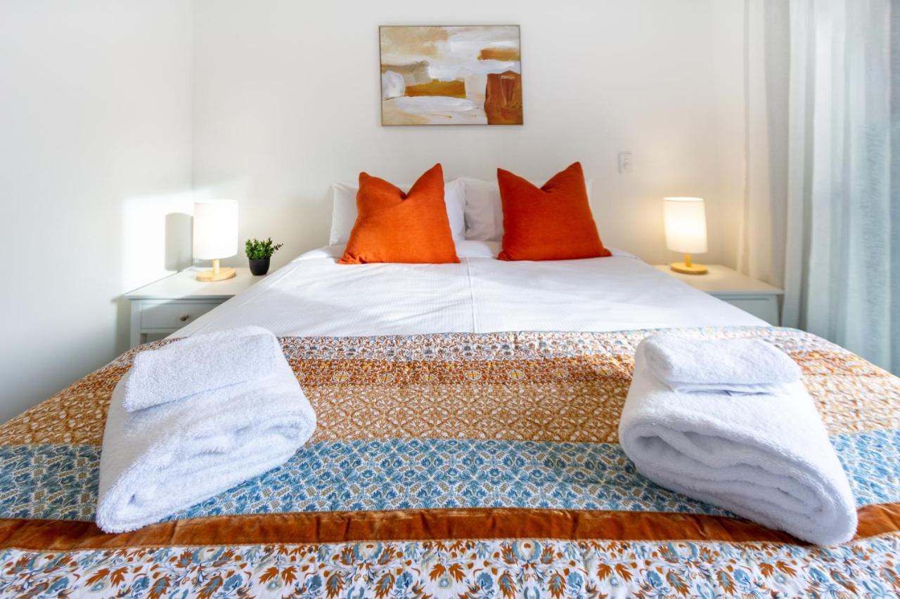 A Road Away From Hagley Park 2 Bed 2 Bath Apartment *