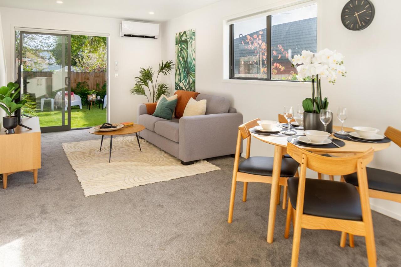 2 Bed Escape, Heart Of Riccarton W/carpark *