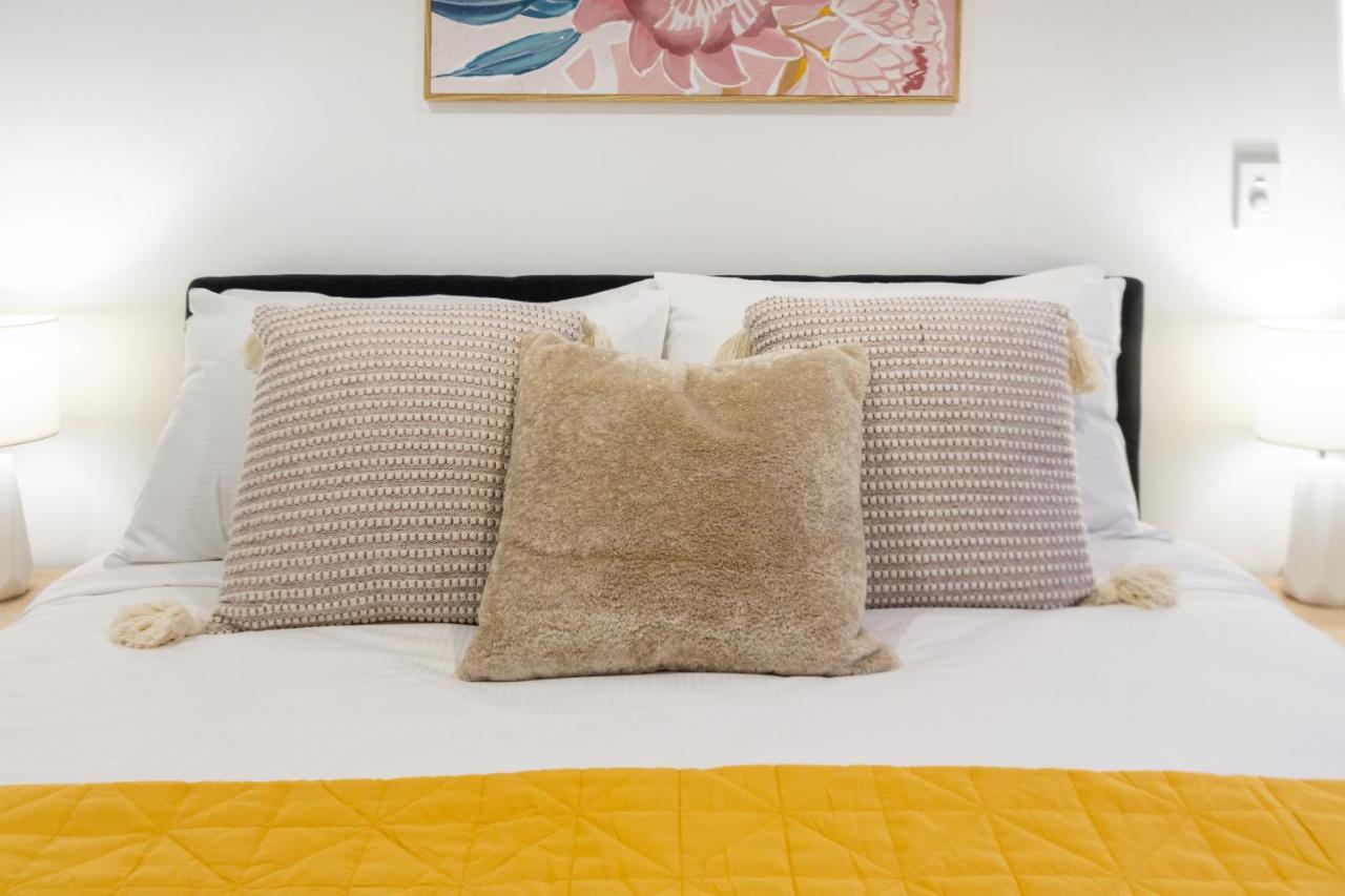 Chic Cbd Townhouse 2 Bed 2 Bath