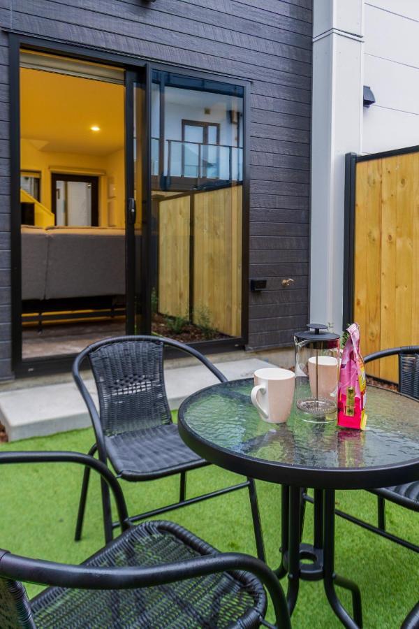 Apartment Chic Cbd Townhouse 2 Bed 2 Bath Christchurch