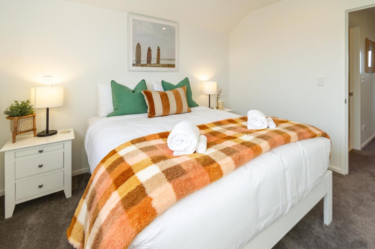 2 Bed Escape, Heart Of Riccarton W/carpark Apartment