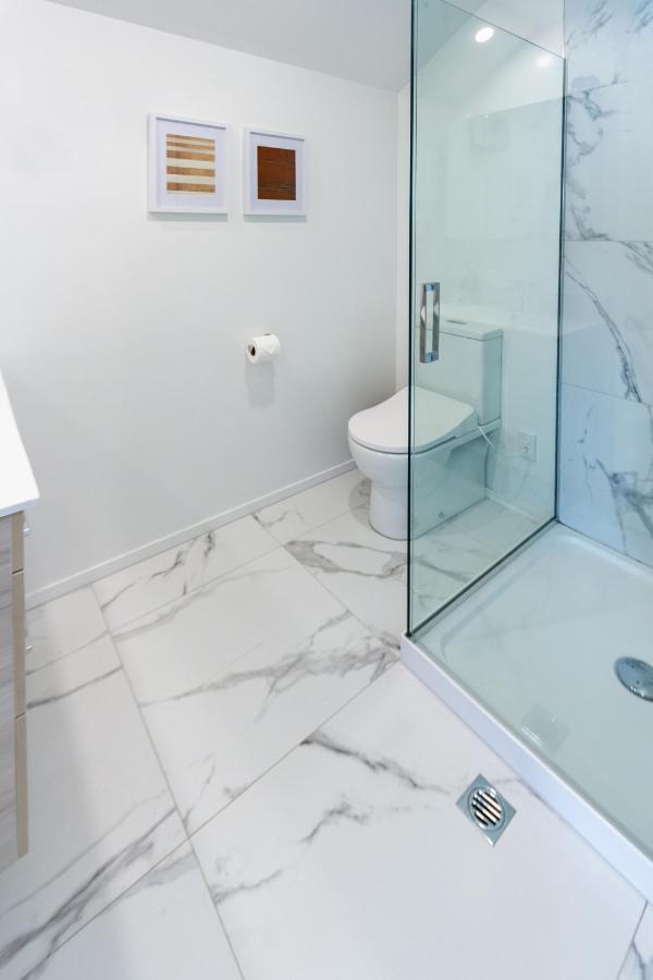 2 Bed Escape, Heart Of Riccarton W/carpark *