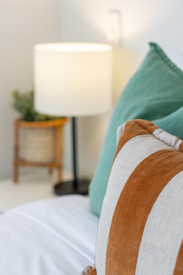 2 Bed Escape, Heart Of Riccarton W/carpark *