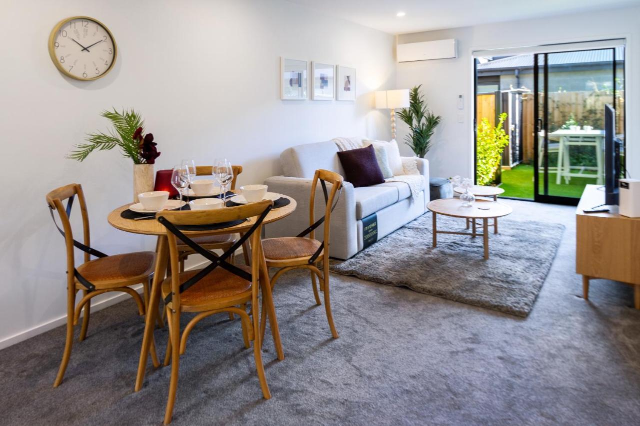 Vibrant Pad 2 Bed 1 Bath With Park Apartment Christchurch
