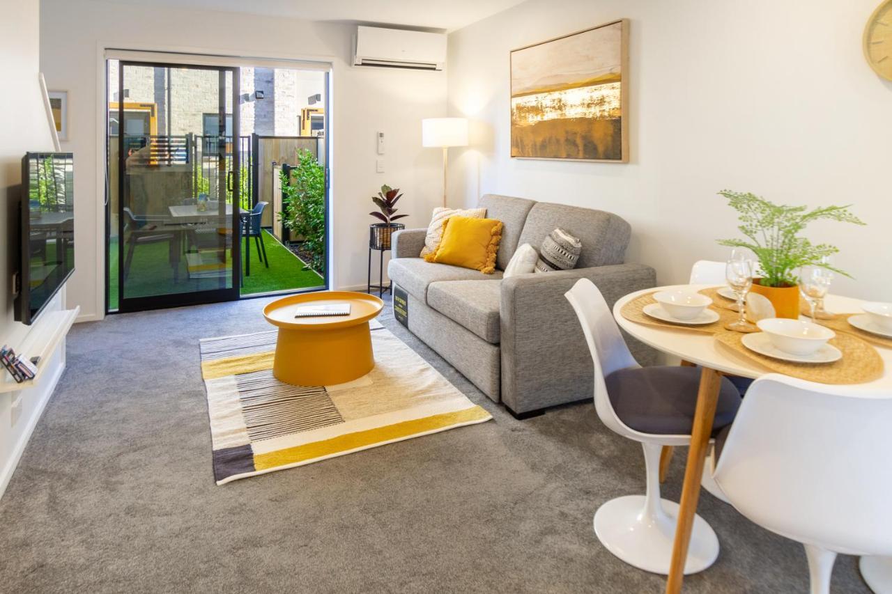 Walk To 2 Bed 2 Bath. Madras Street
