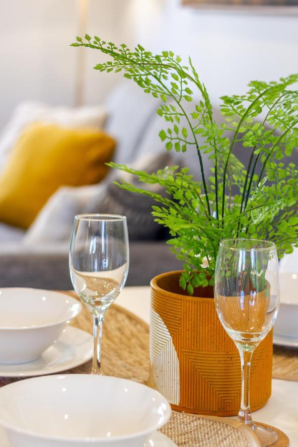 Apartment Walk To 2 Bed 2 Bath. Madras Street Christchurch