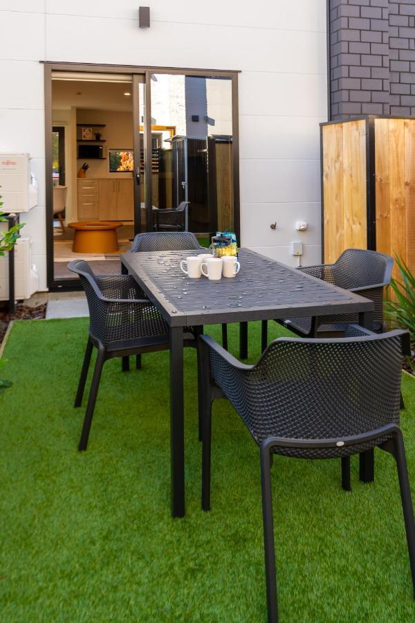 Walk To 2 Bed 2 Bath. Madras Street *