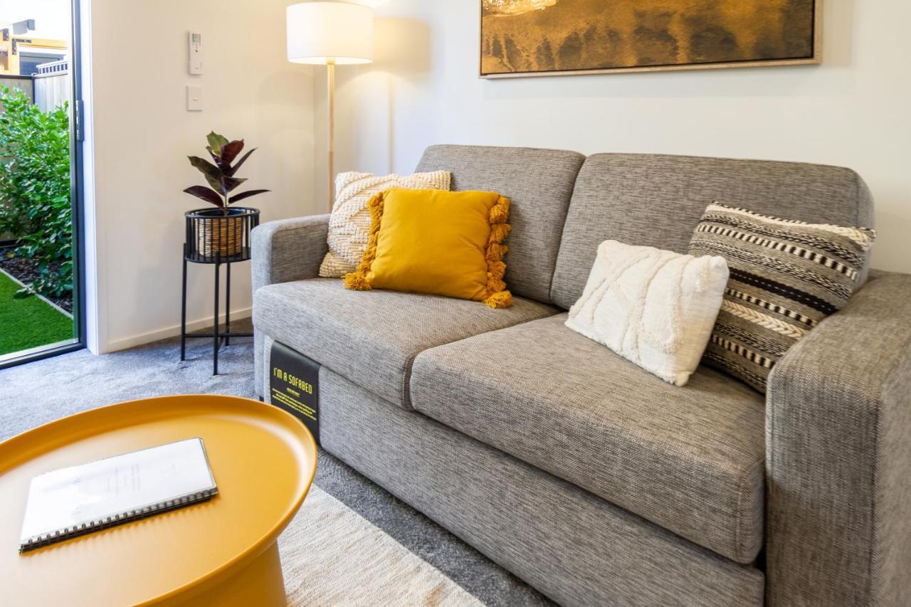 Walk To 2 Bed 2 Bath. Madras Street Apartment *