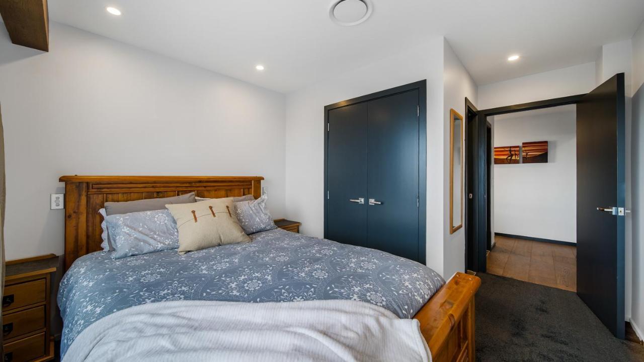 View With Free Valet Parking Apartment *