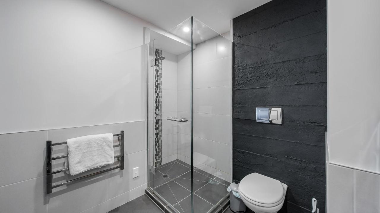 Apartment View With Free Valet Parking *