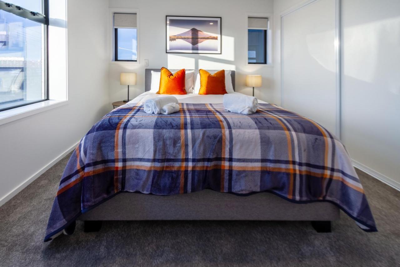 3 Bedroom 2 Bath Apartment *