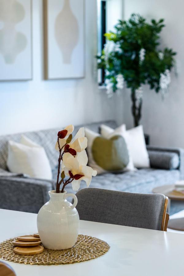 Trendy 3 Bedroom 2 Bath Residence, Apartamento