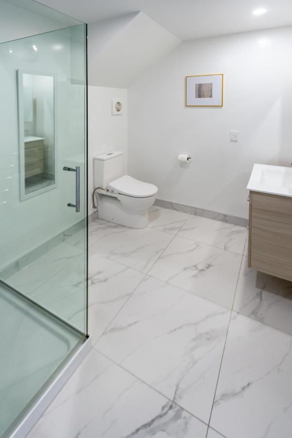 Trendy 3 Bedroom 2 Bath Residence, Apartamento