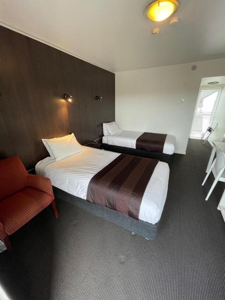 Grand Riccarton Hotel 4*