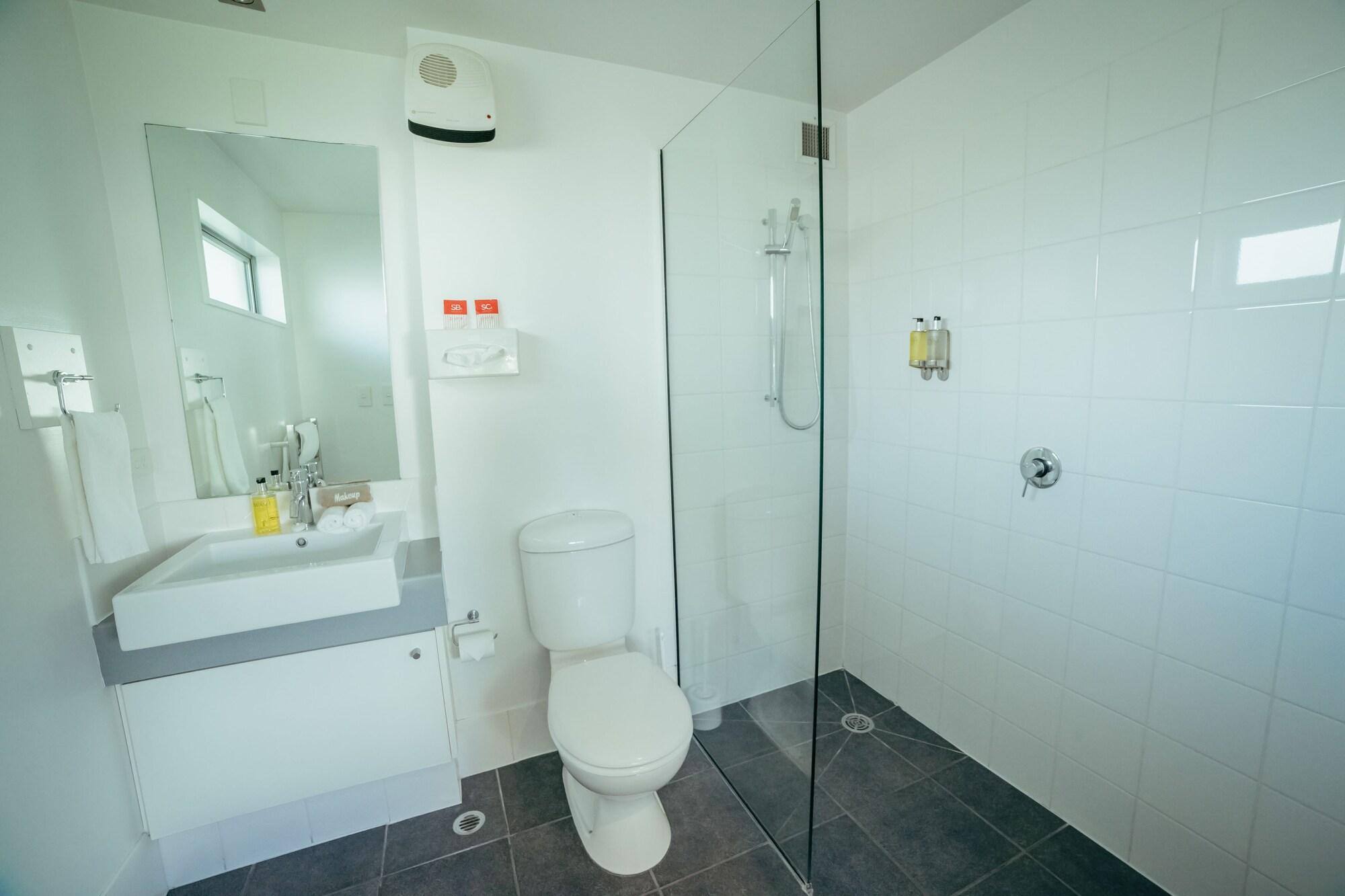 Airport Delta Motel 4*