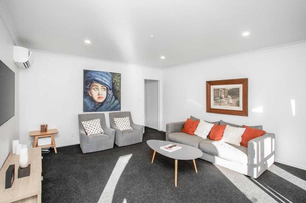 Apartment Spacious Quality Apartment, Convenient Location *