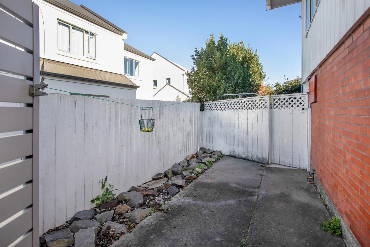 Spacious Quality Apartment, Convenient Location *