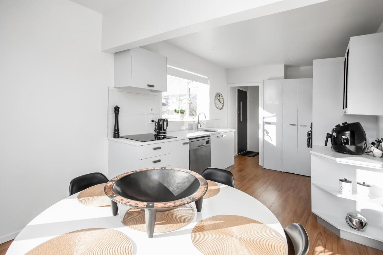 Spacious Quality Apartment, Convenient Location * Christchurch