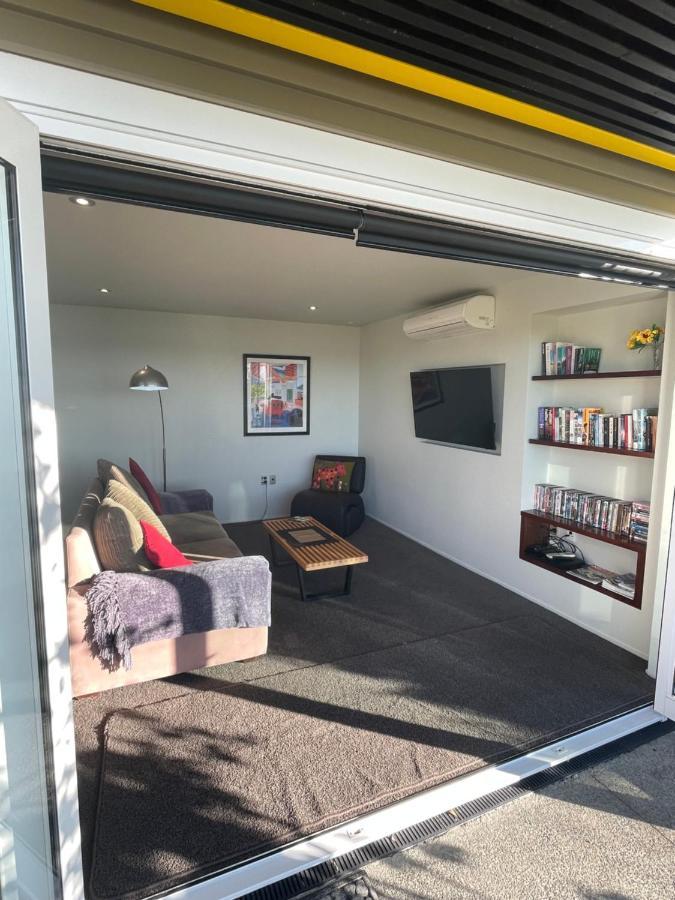 Apartment Under The Yellow Canopy *
