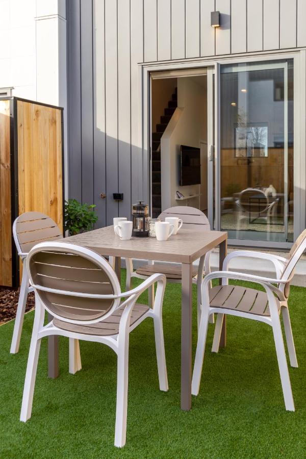 Nature's Haven 2 Bed 2 Bath W/carpark Apartment *