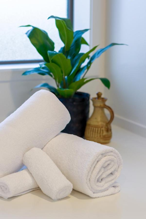 Nature's Haven 2 Bed 2 Bath W/carpark * Christchurch