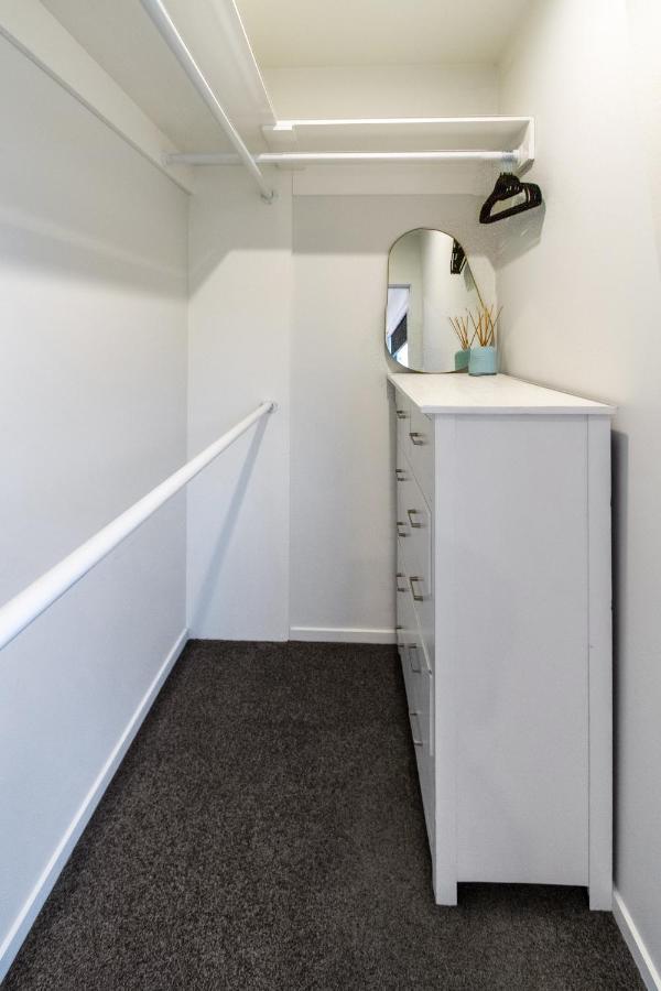 Apartment Downtown Delight 2 Bed 1 Bath - Single Garage Christchurch