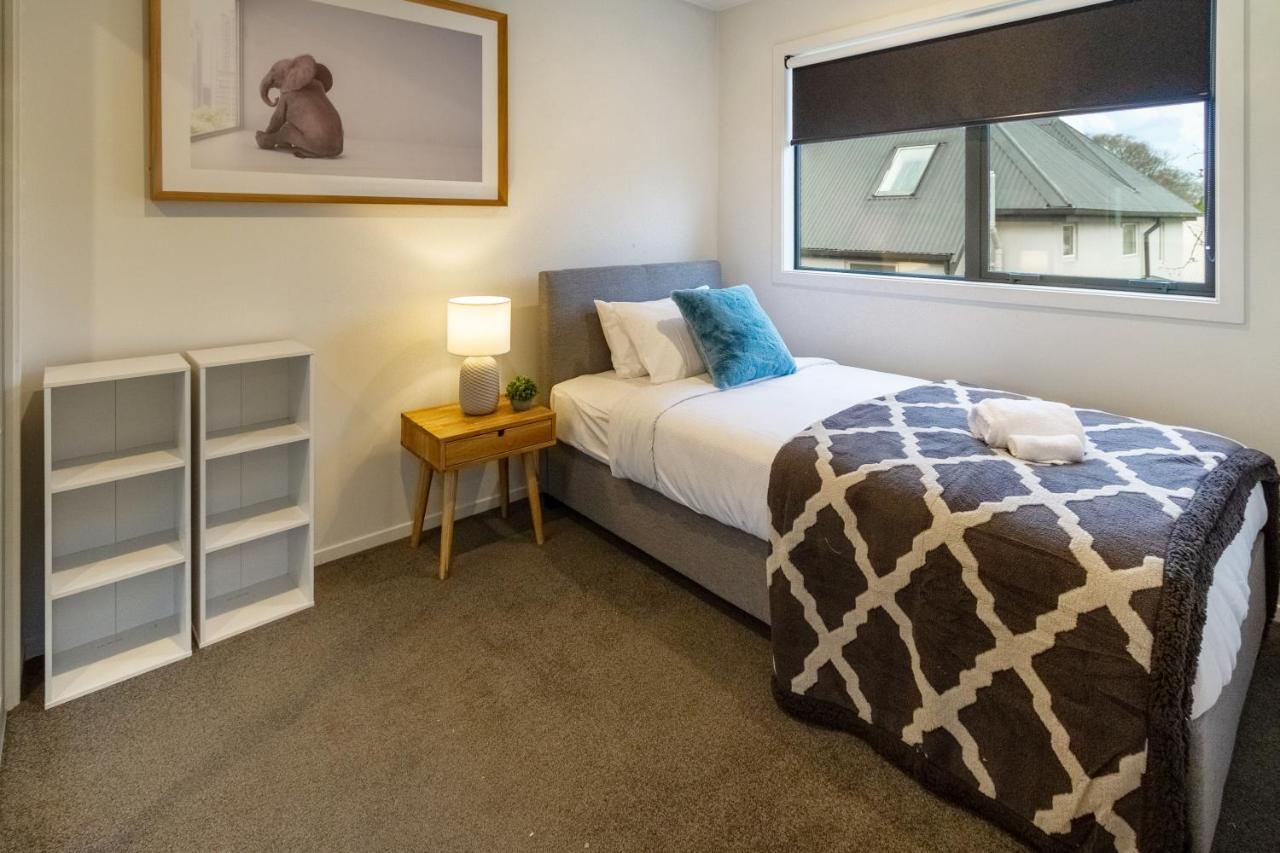 Downtown Delight 2 Bed 1 Bath - Single Garage Christchurch