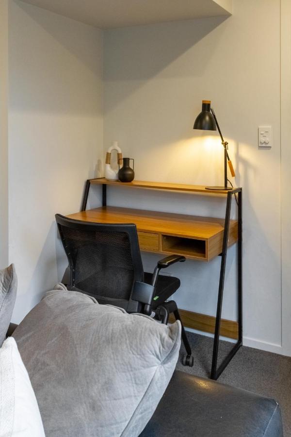 Downtown Delight 2 Bed 1 Bath - Single Garage Apartment
