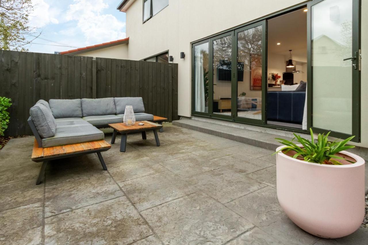 Downtown Delight 2 Bed 1 Bath - Single Garage * Christchurch