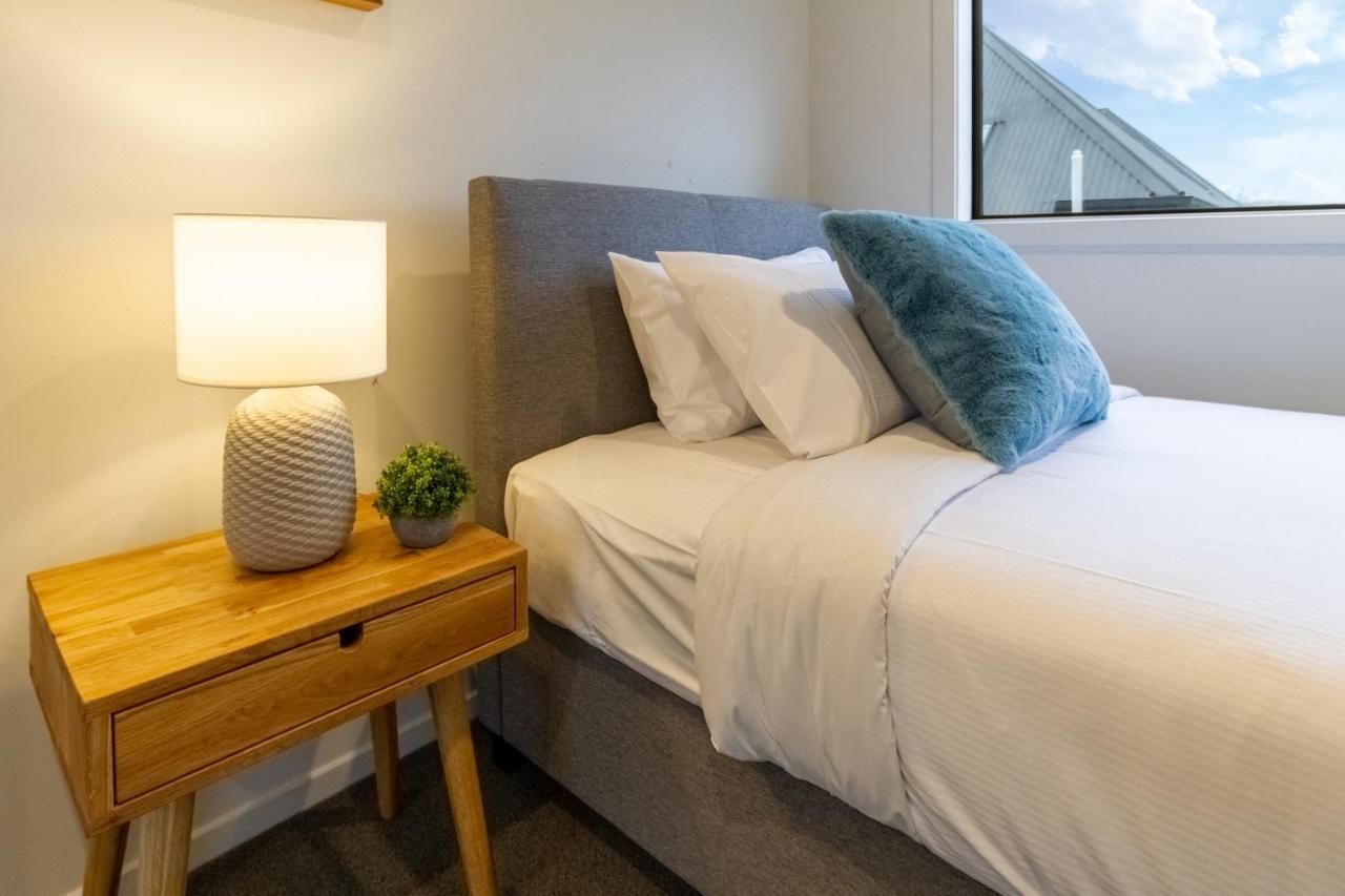 Downtown Delight 2 Bed 1 Bath - Single Garage Christchurch