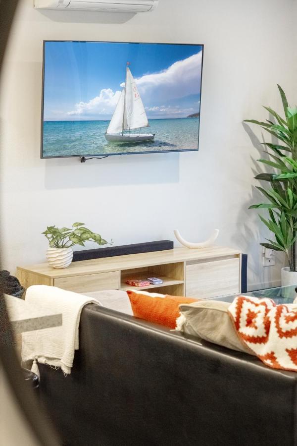 Apartment Downtown Delight 2 Bed 1 Bath - Single Garage Christchurch