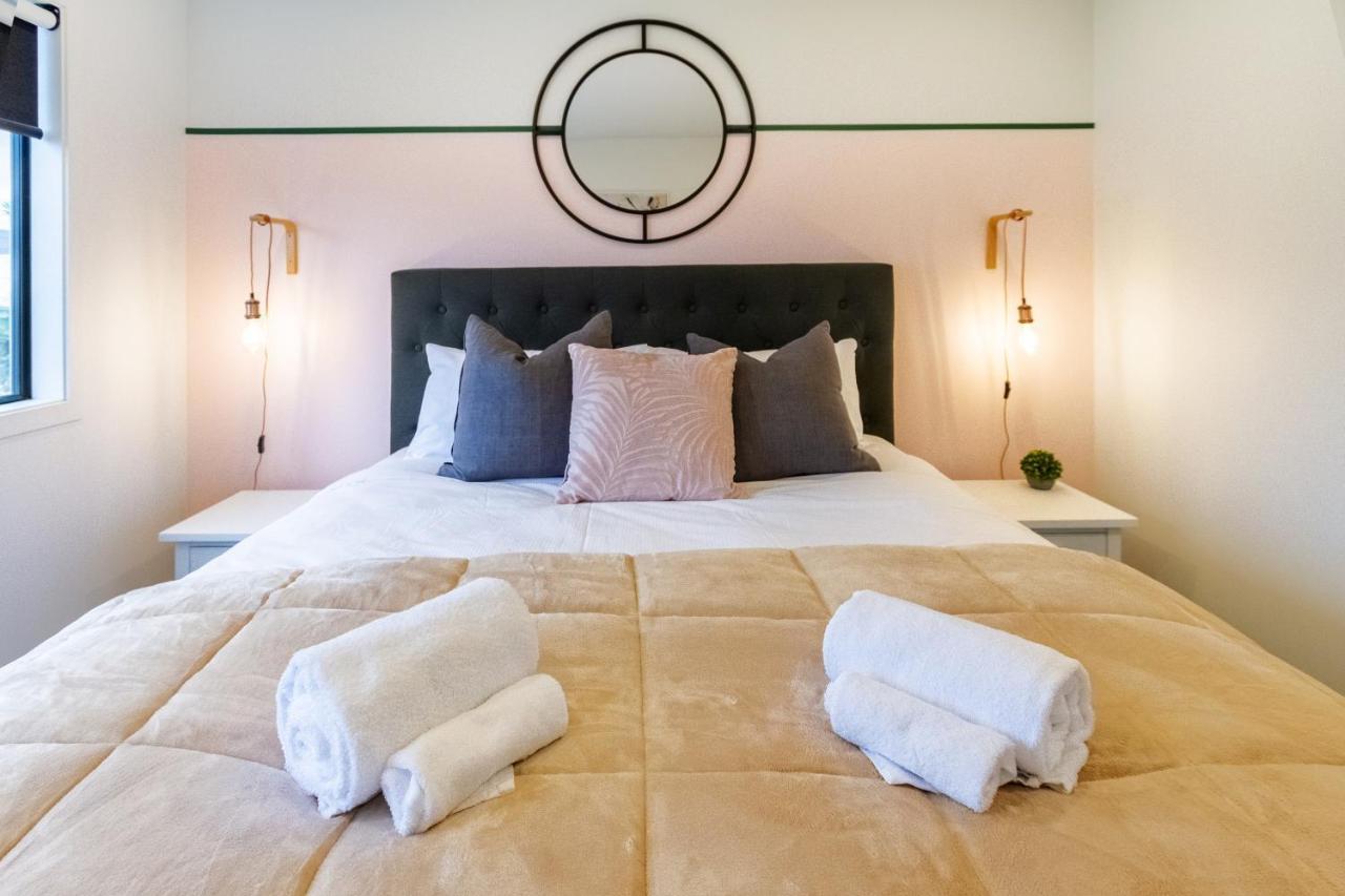 Apartment Downtown Delight 2 Bed 1 Bath - Single Garage Christchurch